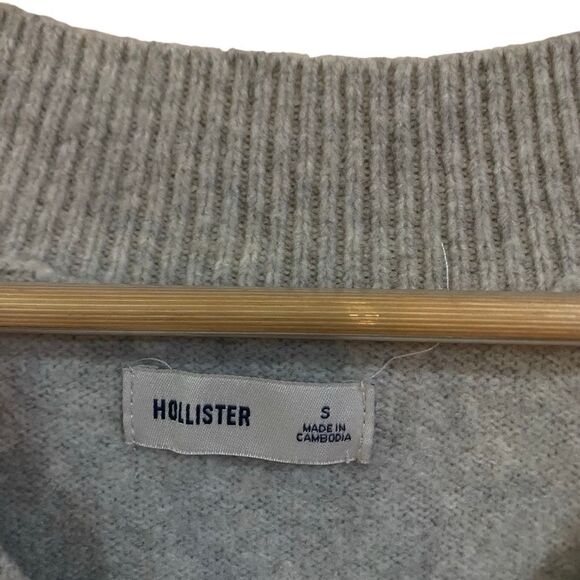 Hollister gray vneck long sleeve over sized sweater small - Picture 4 of 5